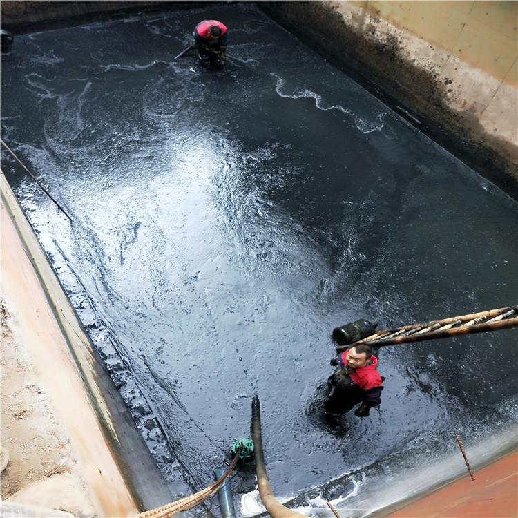 久治废水池清理