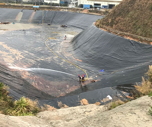 久治废水池清理